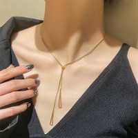 Collier ras du cou tendance en acier inoxydable doré, style luxe léger, avec chaîne à maillons allongés, pendentif en Y, réglable, géométrique, creux, à franges, pour soirée