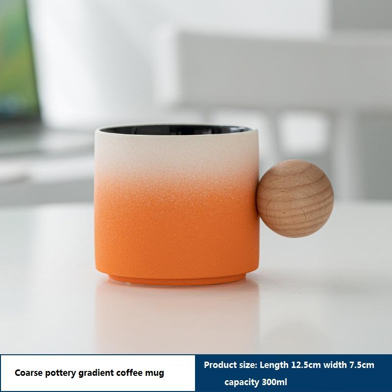 แก้วกาแฟสีขาวสีส้มไล่ระดับสีพร้อมขาตั้งไม้