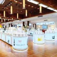 Support d'affichage cosmétique moderne à LED avec étagères personnalisées écologiques pour produits cosmétiques et de soin de la peau