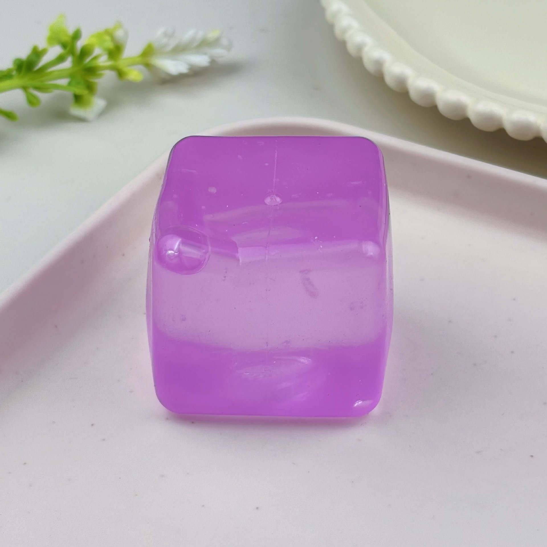 Glaçons de maltose violet transparent de 4 cm
