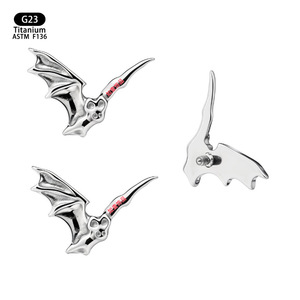Piercing en titane en forme de chauve-souris G23 10,6 mm pour piercing d'oreille et de nez - Product Image 5