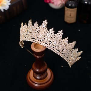<span class=keywords><strong>Couronne</strong></span> <span class=keywords><strong>de</strong></span> mariée romantique à la mode Zircon cubique diadème bal anniversaire Pageant <span class=keywords><strong>couronne</strong></span> avec bijoux <span class=keywords><strong>de</strong></span> cheveux en <span class=keywords><strong>cuivre</strong></span> plaqué or - Product Image 4