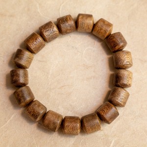 กำไลข้อมือไม้กฤษณาเวียดนามแท้แบบขายส่ง อายุเกิน 25 ปี ขนาด 12 มม. 17 เม็ด รุ่น AL-Lu12-001 สไตล์มินิมอล ทำมือ สำหรับทั้งชายและหญิง - Product Image 1