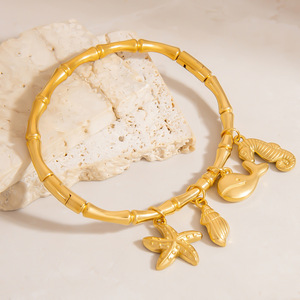 สร้อยข้อมือเสน่ห์ธีมมหาสมุทร ชุบทอง 18K ไทเทเนียมสตีล รูปปลาวาฬ ปลาดาว เปลือกหอย ของขวัญเครื่องประดับสำหรับทุกเพศ - Product Image 3