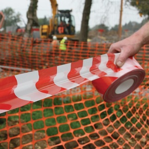 Ruban de signalisation rouge et blanc de 50 mm de large en polyéthylène pour marquage de sécurité - Product Image 6