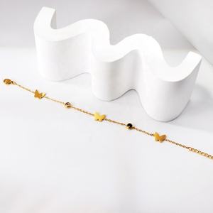 Bracelet style Charm avec breloques papillon et strass variés, bijoux de mode minimalistes du fabricant - Product Image 4