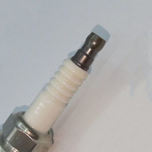Bujías de encendido automotrices 90919-T1004 K20HR-U11 para motor de gasolina Jinbei Golden Cup, bujía de coche con resistencia estándar - Product Image 4