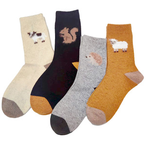 <span class=keywords><strong>Chaussettes</strong></span> <span class=keywords><strong>en</strong></span> <span class=keywords><strong>laine</strong></span> douce pour femmes, imprimés <span class=keywords><strong>de</strong></span> dessins animés 3D (kangourou, vache, hérisson, <span class=keywords><strong>chèvre</strong></span>), manchette <span class=keywords><strong>de</strong></span> compression, <span class=keywords><strong>chaussettes</strong></span> d'hiver confortables et décontractées - Product Image 1