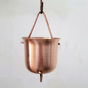 Chaîne de pluie décorative en cuivre poli pour gouttière extérieure, élément aquatique suspendu pour jardin et extérieur de maison - Product Image 1