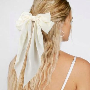 Serre-têtes surdimensionnés en polyester et soie pour femme, avec un magnifique motif papillon, longue queue et grand nœud en ruban, idéaux pour les mariages - Product Image 3