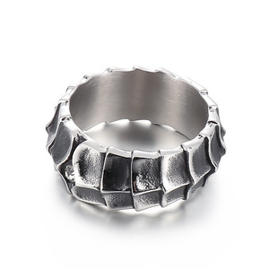 Nouvelle Arrivée Bague Personnalisée en Acier Inoxydable Style Punk Géométrique Incrustée de Diamants Tendance pour Hommes - Product Image 4