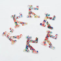 Patchs en caoutchouc pour vêtements, vente en gros, personnalisés, petits logos 3D, lettres transparentes en PVC souple avec points colorés