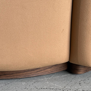 Silla de Ocio Giratoria Tapizada en Terciopelo Marrón con Base de Madera Curvada de Estilo Moderno para Dormitorio, Apartamento, Comedor y Gimnasio - Product Image 6