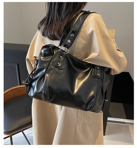 <span class=keywords><strong>Sac</strong></span> fourre-tout Y2K grande capacité en cuir PU pour <span class=keywords><strong>femme</strong></span>, <span class=keywords><strong>sac</strong></span> à bandoulière souple style hobo avec trois sangles, sacoche vintage pour le travail et les voyages - Product Image 2