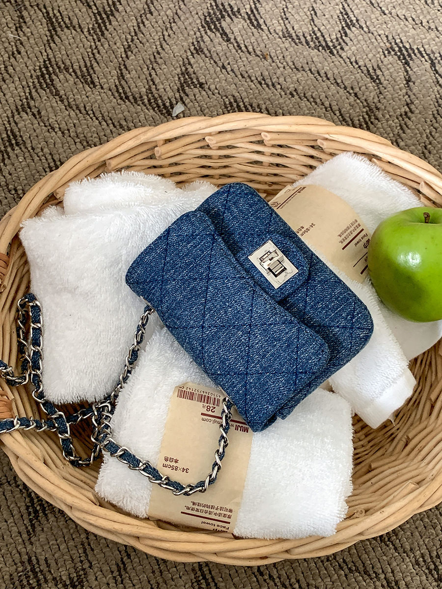 สีน้ำเงินเข้ม