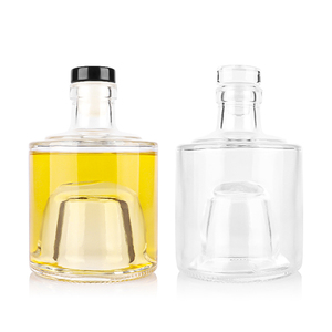 Bouteilles à vin <span class=keywords><strong>de</strong></span> fruits en verre transparent empilables <span class=keywords><strong>de</strong></span> forme unique <span class=keywords><strong>de</strong></span> 250 ml (8 oz) avec fond concave et bouchon en liège T pour whisky et spiritueux - Product Image 1