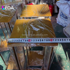 Columna Decorativa LEDA, Soporte Geométrico Alto de Metal Dorado para Arreglos Florales de Boda - Product Image 4