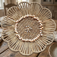 Panier mural décoratif Bali Raya en jonc de mer naturel et coquillages, diamètre 40-60 cm