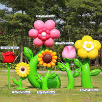 Patung Bunga Kartun Fiberglass Kustom Grosir, Patung Mawar Resin Multiwarna, Patung Bunga Matahari untuk Taman Luar Ruangan
