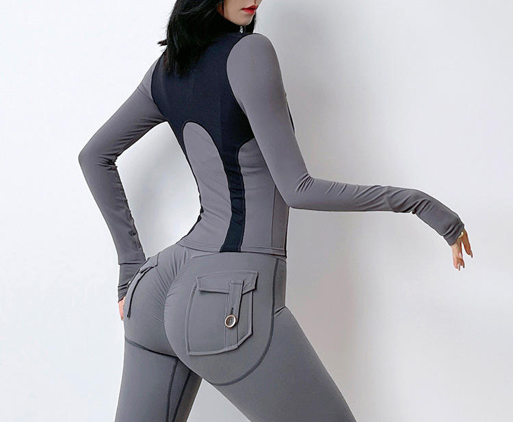 แจ็คเก็ตสีดำและสีเทา + กางเกง