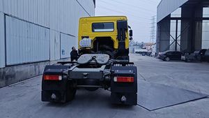 Tracteur à essieu simple HOWO 4x2 6 roues diesel de marque chinoise de premier plan, en excellent état de marche, prix compétitif - Product Image 4