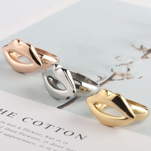 Gioielli personalizzati in acciaio inossidabile Sexy <span class=keywords><strong>Kiss</strong></span> placcato oro bocca Lip Print Chunky Finger Rings per le donne - Product Image 2