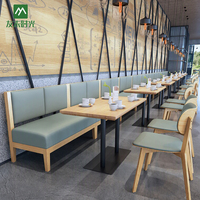 Banquette de restaurant moderne commerciale avec structure en bois massif et revêtement en cuir, canapé banquette écologique, table de salle à manger pour café