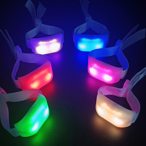 สายรัดข้อมือไฟ LED RGB ควบคุมด้วยรีโมทสำหรับงานปาร์ตี้ ไฟฉายแบบผ้าสำหรับงานเทศกาล คอนเสิร์ต สายรัดข้อมือไฟ LED 2 ดวง - Product Image 5