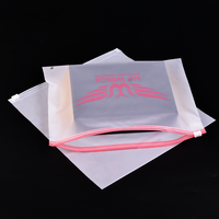 Sac à fermeture éclair en PE givré avec logo personnalisé, sac en plastique transparent refermable pour l'emballage des vêtements