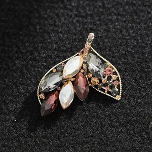 Broches en forme de fleurs et de papillons européennes et américaines, en alliage plaqué or, accessoires de mariage, broches en forme de fleurs pour unisexe - Product Image 4