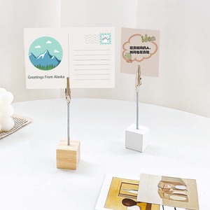 Support en bois léger en forme de cube pour mémos et photos, idéal pour numéros de table et cartes de placement - Product Image 3