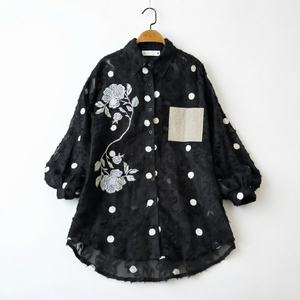 Camisa negra con bordado floral para mujer, corte holgado, manga larga, blusa informal para otoño - Product Image 1