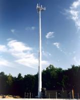 Tour de télécommunication monotube en acier pour antennes 4G 5G, galvanisée à chaud, levage par pompe pneumatique pour réseau de télécommunications extérieur