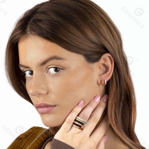 Anello Trendy Gemnel dal Design Raffinato, Anello Smaltato Retrò in Grigio, Bianco, Bordeaux, Marrone, Blu Navy e Verde Scuro - Product Image 3