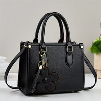 Nouveau Sac Fourre-tout Tendance en Cuir Végétalien avec Pendentif, Sacs à Main de Luxe pour Femmes