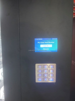 Distributeur automatique combiné Mjaya pour petites commerces alimentaires, café, eau et articles de vente au détail avec vérification d'âge et paiement par billets de banque