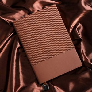 Agenda/Diario Personalizable de Tapa Dura en Cuero PU con Portaplumas para Planificación Diaria y Semanal - Product Image 3