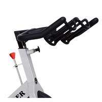 Vélo de spinning statique commercial en acier avec résistance à friction, volant d'inertie de 20 kg et capacité de charge de 58 kg