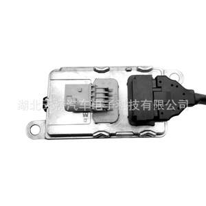 Capteur NOx DAF 5WK9 6754C 24V carré à quatre broches pour réparation et remplacement de camions - Product Image 1