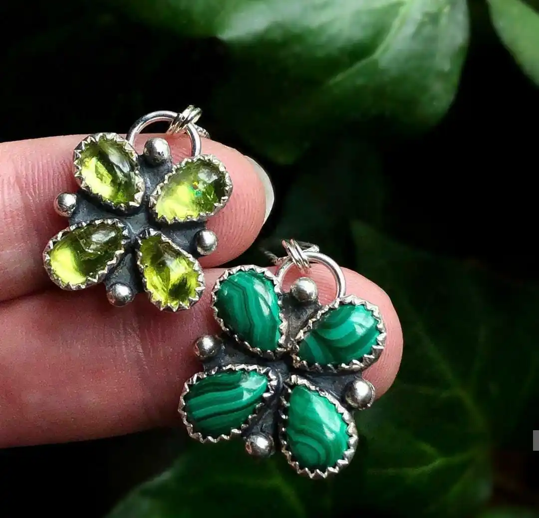 Bellissimo regalo timbrato in argento Sterling massiccio 925 peridoto di Malachite per i suoi commercianti ciondolo a forma di fiore adorabile