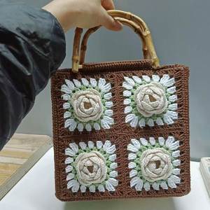 Bolso de flores personalizado de algodón tejido a mano con asa de madera, accesorio de moda para mujer - Product Image 6