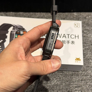 Montre connectée EDS Q80 avec écran AMOLED 1,95 pouces, appels autonomes 5G, gestion professionnelle de la santé et paiement mobile, offrant des prises de vue détaillées multi-angles - Product Image 4