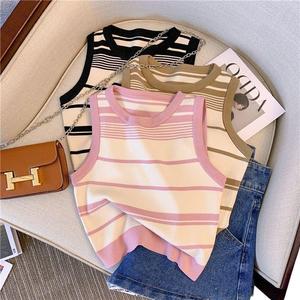 Camiseta sin mangas de punto a rayas para mujer, top informal de verano con tirantes anchos en la espalda y amigable con la piel - Product Image 1