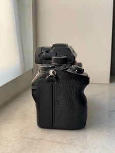 Bon prix pour un appareil photo numérique Sony Alpha <span class=keywords><strong>7R</strong></span> <span class=keywords><strong>III</strong></span> (ILCE-7RM3) d'occasion - Product Image 2