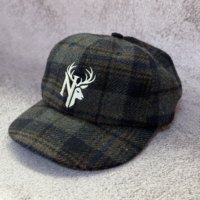 Casquette de baseball 6 panneaux en mélange de laine à carreaux, visière incurvée, logo brodé avec chaîne, sangle en cuir grain litchi vintage
