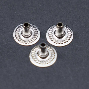 Bouton-pression sécurisé en laiton de 8mm avec placage 4 pièces fabriquées à Taiwan avec prise sécurisée - Product Image 1