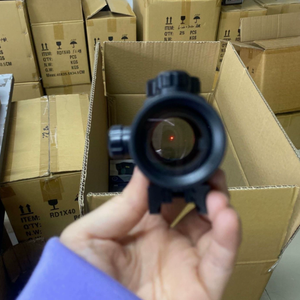 Monocular telescópico DF1214 con mira láser de punto rojo y línea exterior metálica, aumento HD y juguetes de juego de cruzeta. - Product Image 2