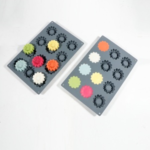 แม่พิมพ์ซิลิโคนสำหรับทำขนมเค้ก ดอกเดซี่ เจลลี่ พุดดิ้ง ของหวาน ลูกอม ช็อกโกแลต ปลอดภัยสำหรับเตาอบ เป็นมิตรกับสิ่งแวดล้อม ขายส่ง มากกว่า 20 ชิ้น - Product Image 3