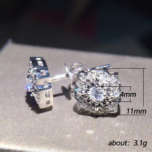 Orecchini a Perno con Cristalli a Forma di Fiore per Donne, Accessori Floreali Minimalisti e Dolci per Uso Quotidiano - Product Image 5