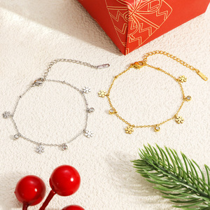 Pulsera con Dijes de Estrella, Chapada en Oro, con Colgante de Copo de Nieve, Joyería Minimalista, Regalo para Mujer - Product Image 4
